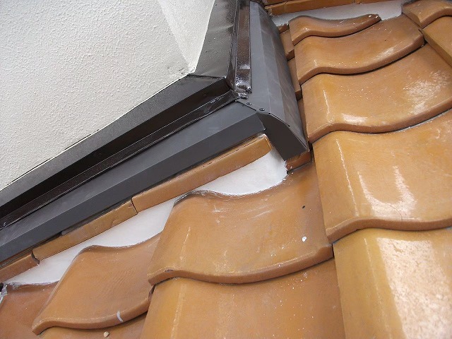 壁と屋根の取り合い部分の漆喰